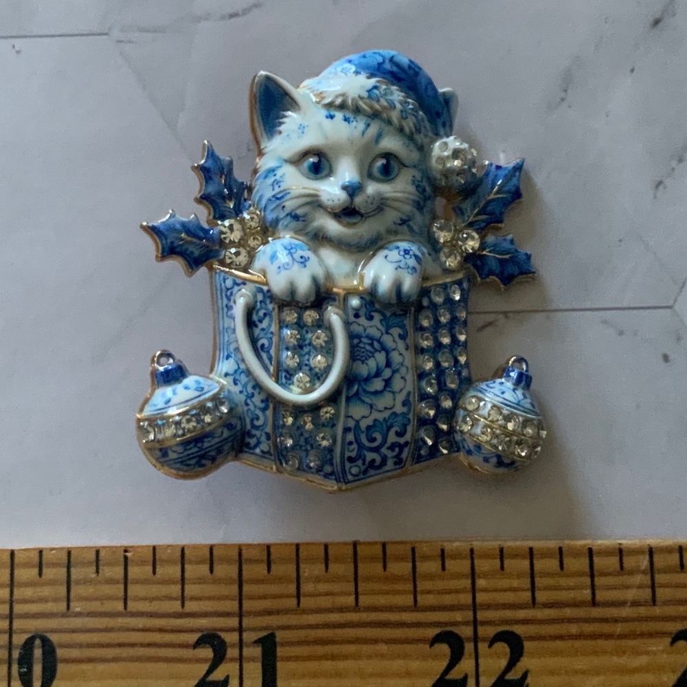 Enamel Christmas Cat Brooch Blue White Rhinestone Chinoiserie Holiday Kitten Pin - Picture 3 of 4